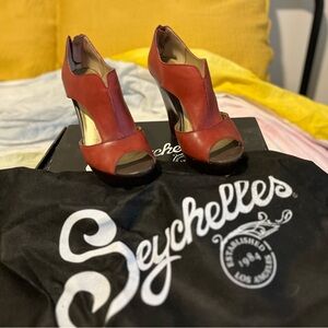 Seychelles red leather “eye to eye II” wedges